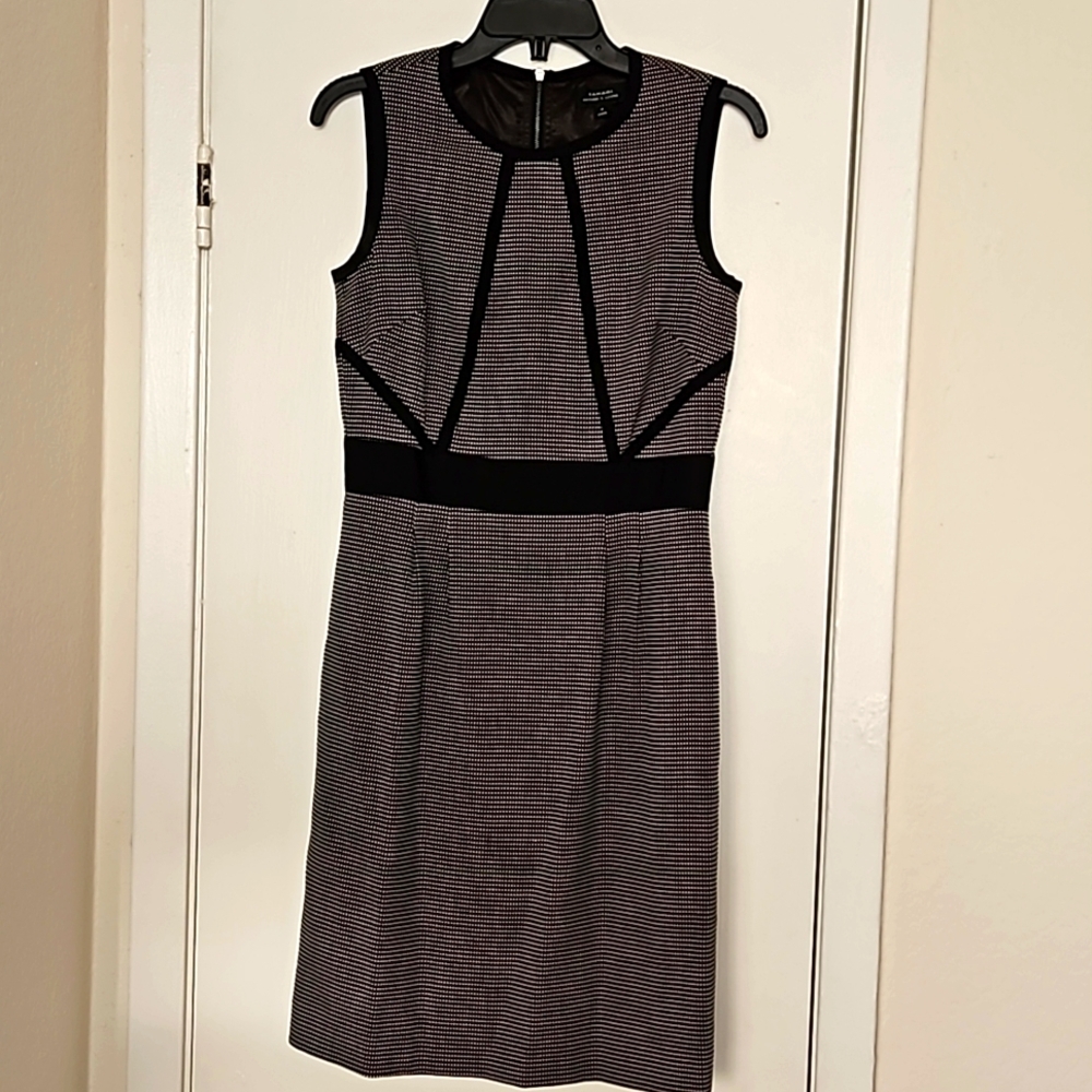 Tahari Arthur S. Levine Black & White Sleeveless Dress NWOT (Size 4)